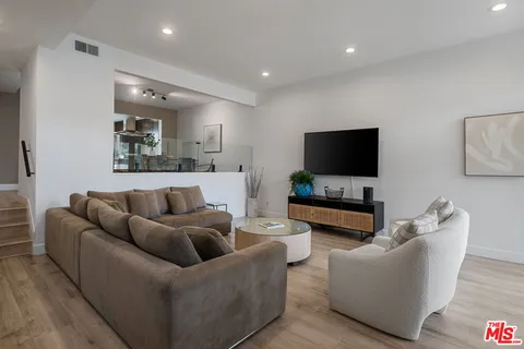 $7,250 | 17165 Palisades Circle, Pacific Palisades, CA 90272