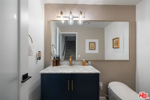 $7,250 | 17165 Palisades Circle, Pacific Palisades, CA 90272