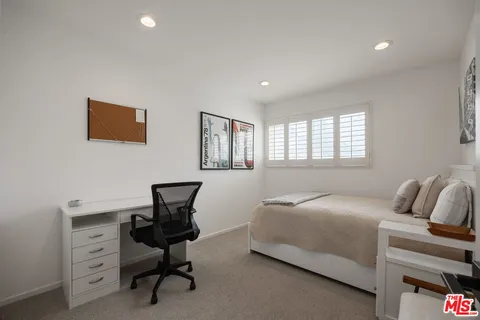 $7,250 | 17165 Palisades Circle, Pacific Palisades, CA 90272