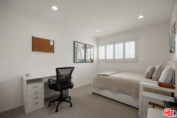 $7,250 | 17165 Palisades Circle, Pacific Palisades, CA 90272