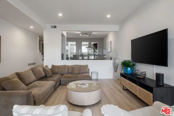 $7,250 | 17165 Palisades Circle, Pacific Palisades, CA 90272