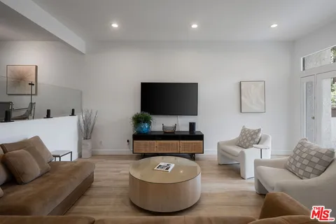 $7,250 | 17165 Palisades Circle, Pacific Palisades, CA 90272