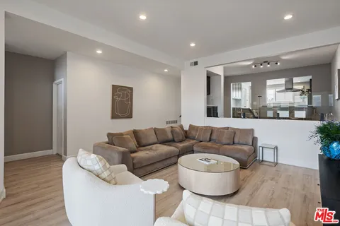 $7,250 | 17165 Palisades Circle, Pacific Palisades, CA 90272