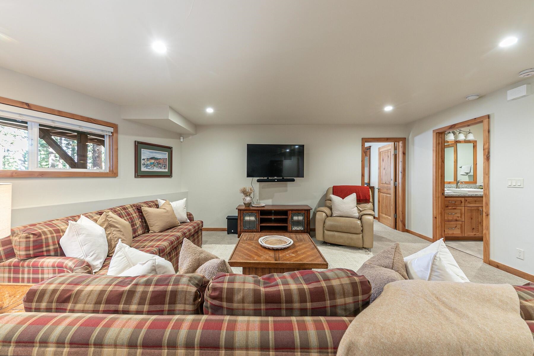 12686 Ski View Loop Truckee, CA 96161 - Photo 18 of 28 Gallery Image 18