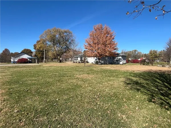 $249,900 | 209 East Sunset Drive, Hale, MO 64643