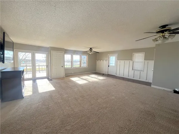 $249,900 | 209 East Sunset Drive, Hale, MO 64643