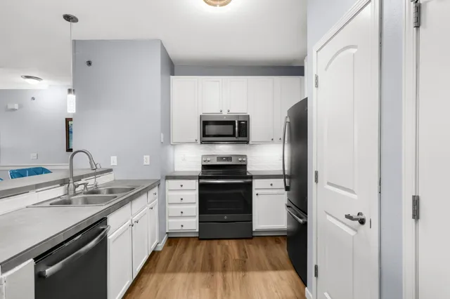 $200,000 | 10075 City Walk Drive, Unit 205, Woodbury, MN 55129