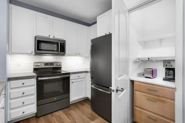 $200,000 | 10075 City Walk Drive, Unit 205, Woodbury, MN 55129