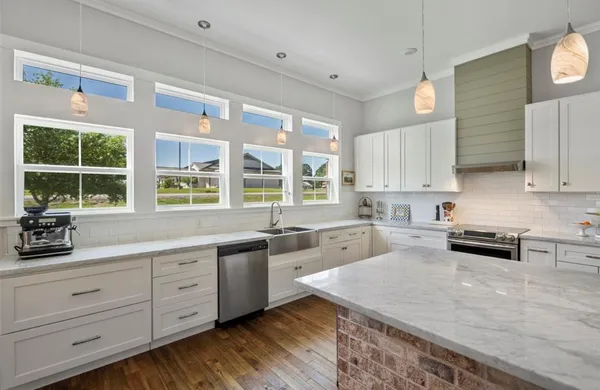 $425,000 | 539 Elm Street, New Ulm, TX 78950