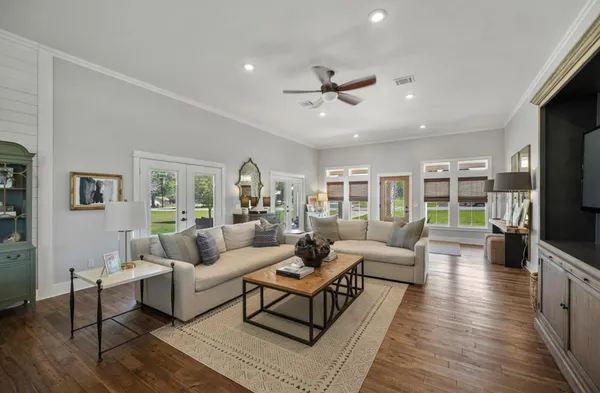 $425,000 | 539 Elm Street, New Ulm, TX 78950