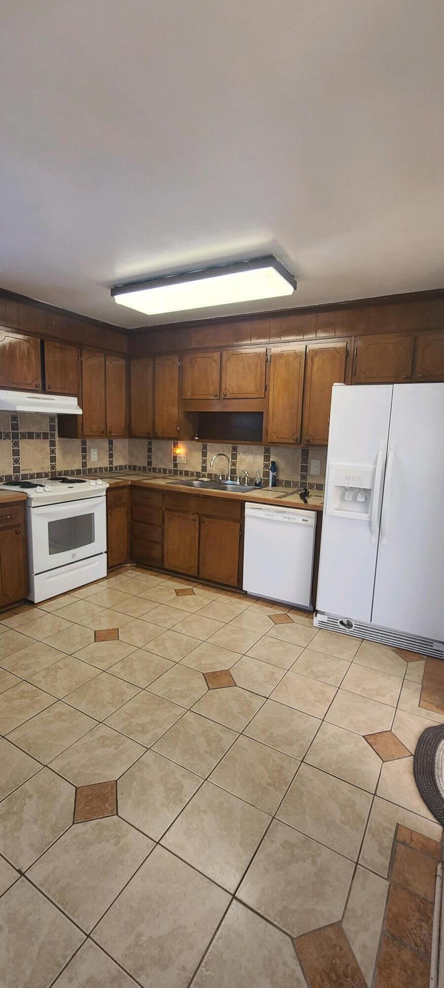 2451 Meadowbrook Road Northwest Roanoke, VA 24017 - Photo 3 of 11 Kitchen