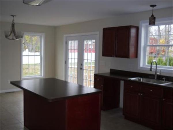 11 Jefferson Avenue Springfield, MA 01107 - Photo 3 of 6 Gallery Image 3