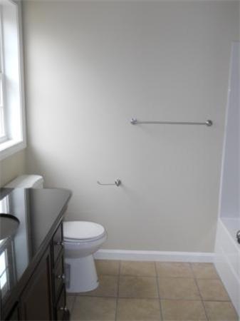 11 Jefferson Avenue Springfield, MA 01107 - Photo 5 of 6 Gallery Image 5