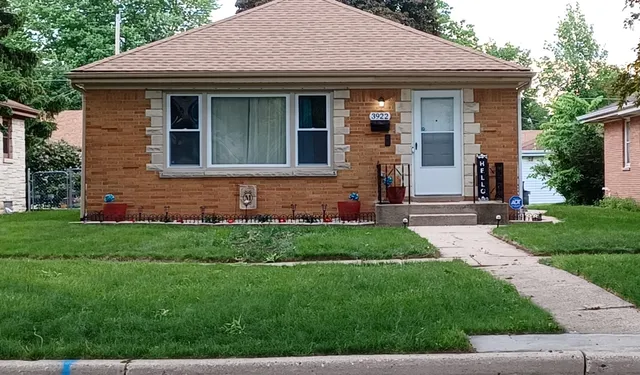 $255,900 | 3922 North 80th Street, Milwaukee, WI 53222