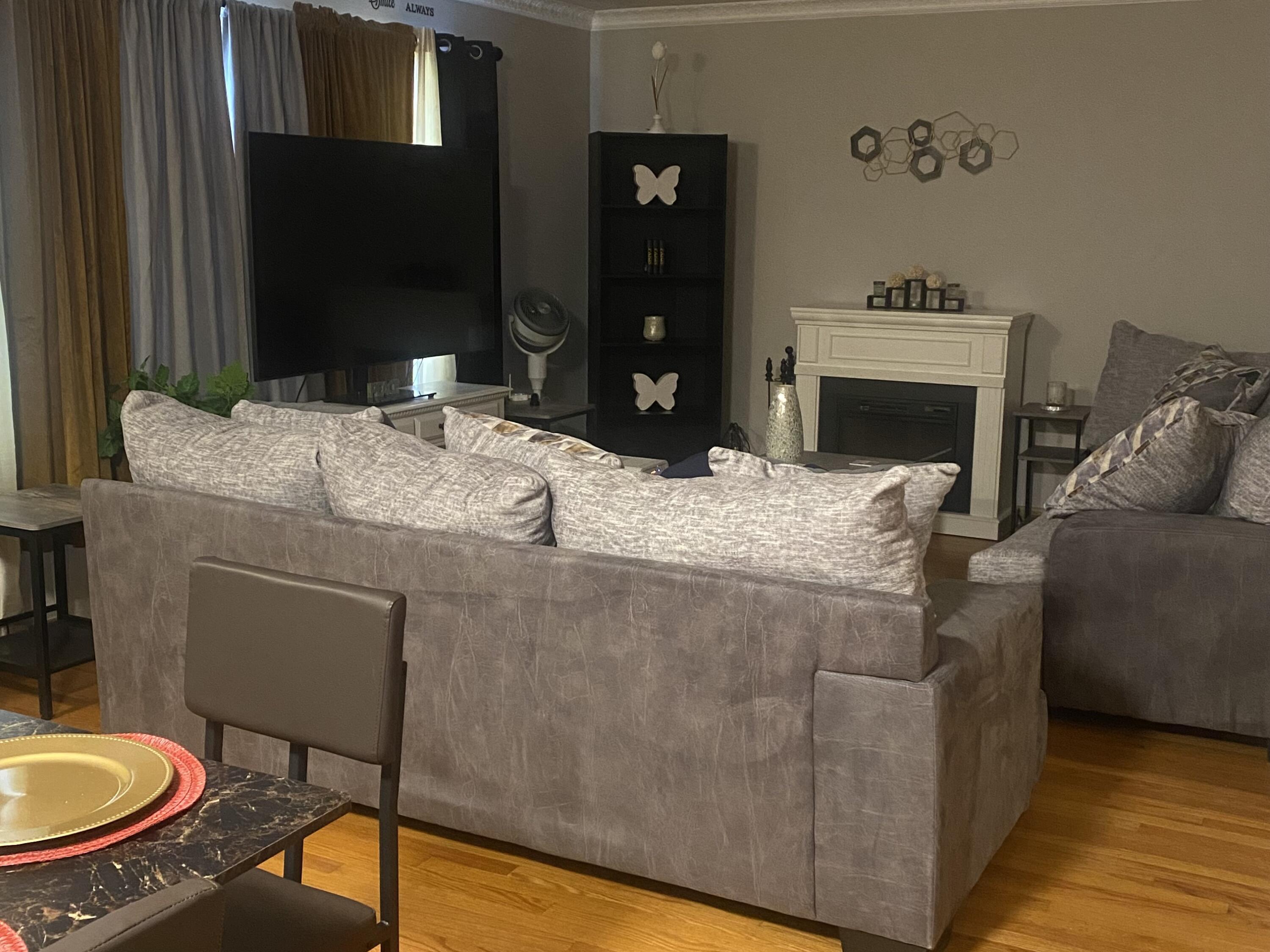 3922 North 80th Street Milwaukee, WI 53222 - Photo 3 of 19 view