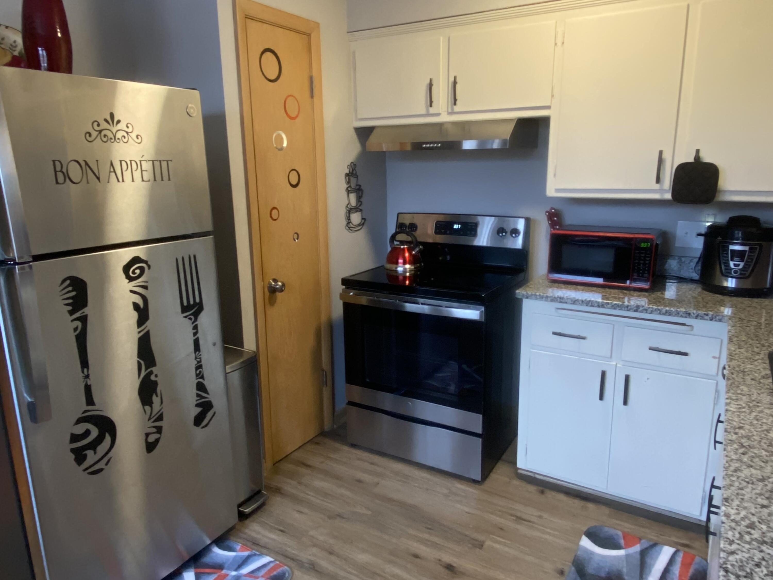 3922 North 80th Street Milwaukee, WI 53222 - Photo 5 of 19 steel appliances in kitchen