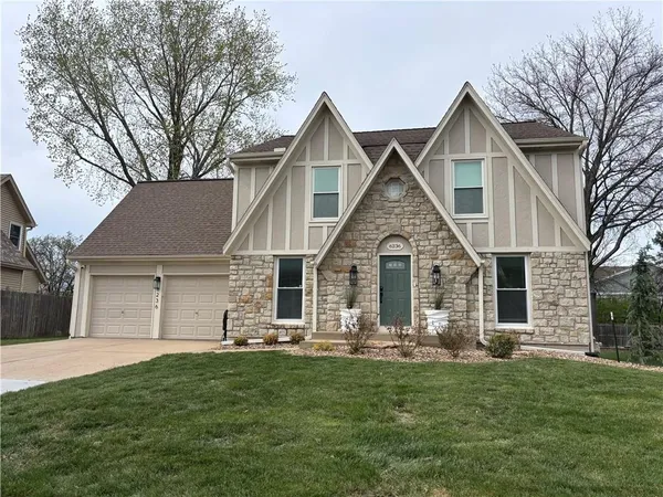 $535,000 | 6236 West 121st Street, Overland Park, KS 66209