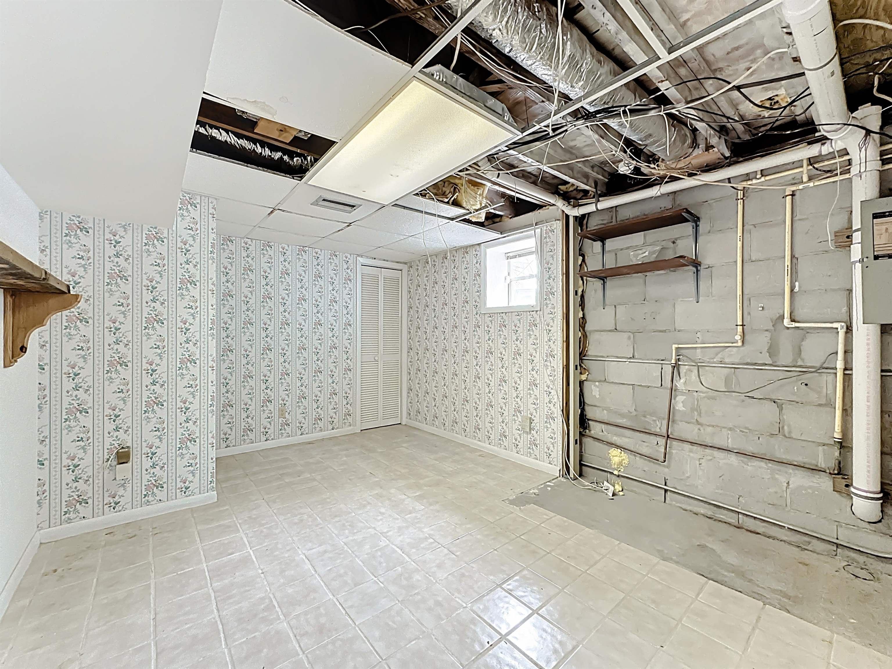 17 Salt Run Court St. Augustine, FL 32080 - Photo 12 of 33 a view of a garage