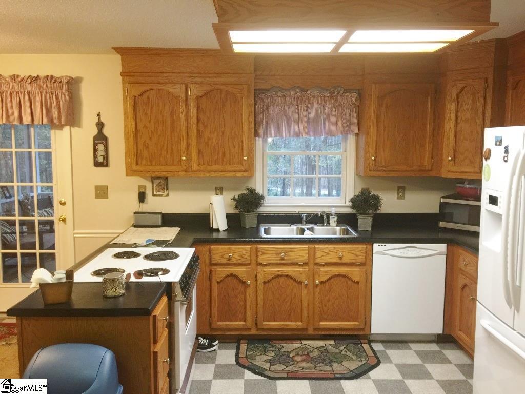 102 Calvert Court Easley, SC 29642 - Photo 7 of 19 Gallery Image 7