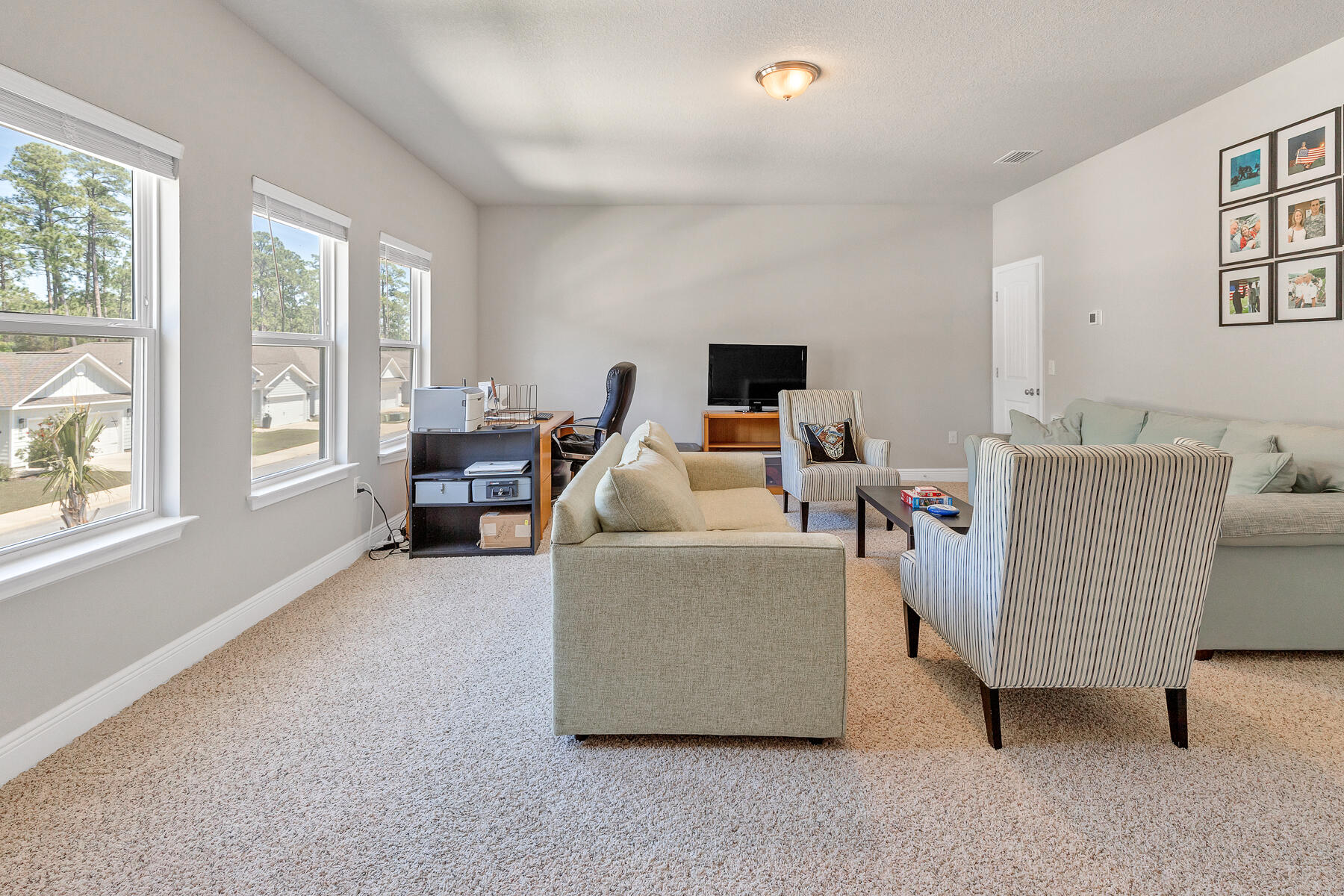186 Southern Pnes Road Santa Rosa Beach, FL 32459 - Photo 20 of 32 a living room with furniture and a flat screen tv