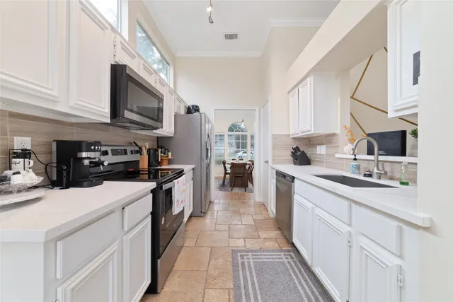 $2,350 | 36 North Rain Forest Court, Spring, TX 77380