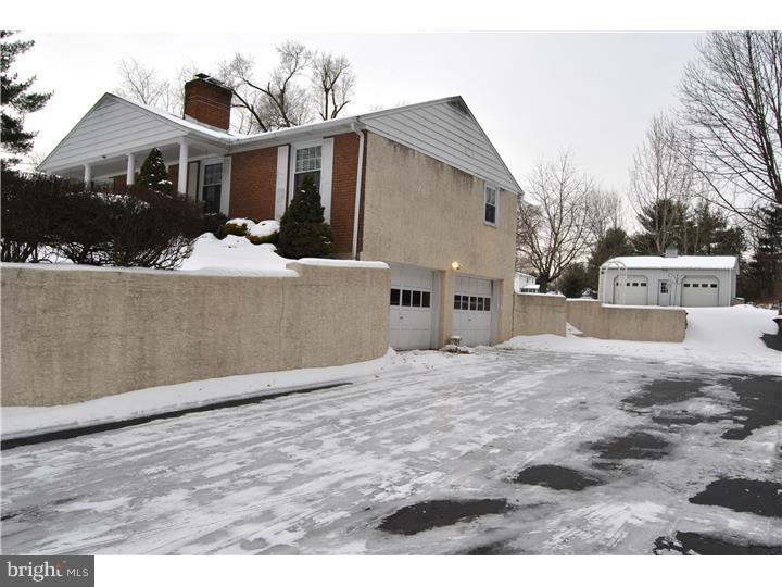 2818 Line Lexington Road Hatfield, PA 19440 - Photo 2 of 23 Garage