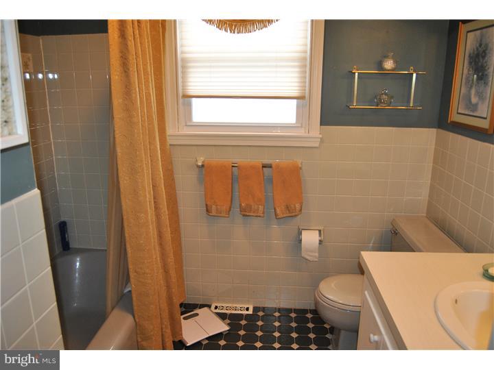 2818 Line Lexington Road Hatfield, PA 19440 - Photo 16 of 23 Bathroom