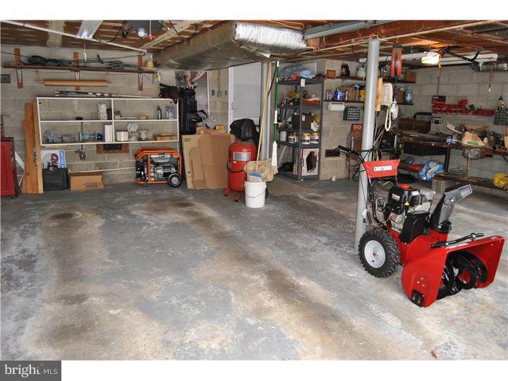 2818 Line Lexington Road Hatfield, PA 19440 - Photo 19 of 23 Garage
