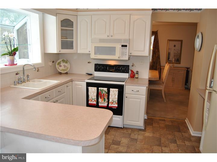 2818 Line Lexington Road Hatfield, PA 19440 - Photo 10 of 23 Kitchen