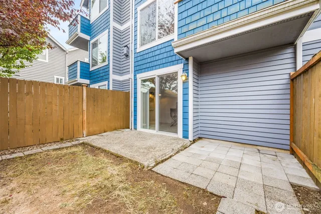 $650,000 | 910 Northwest 85th Street, Unit B, Seattle, WA 98117