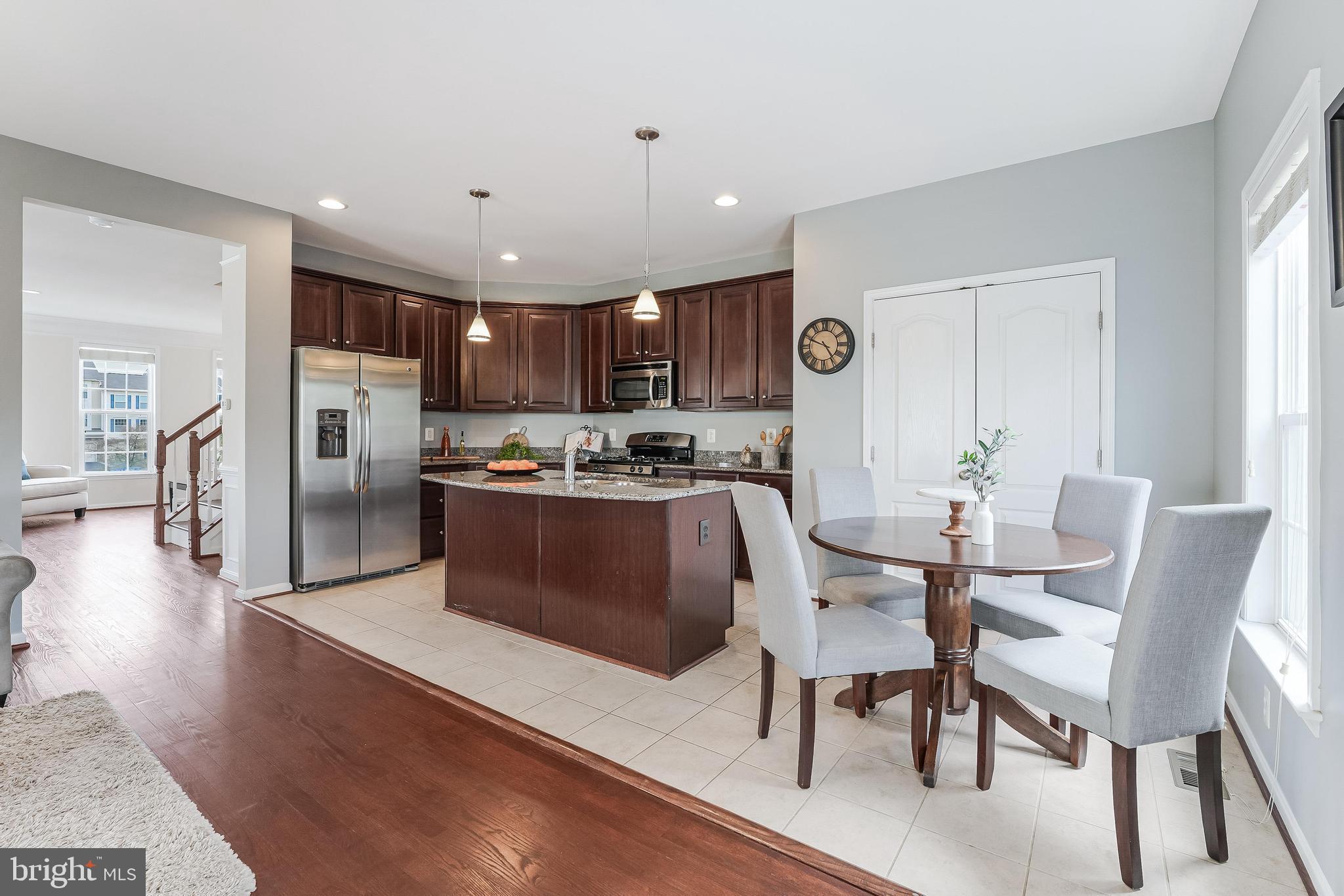 42467 Patrick Wayne Square Ashburn, VA 20148 - Photo 9 of 60 Eat-in Kitchen