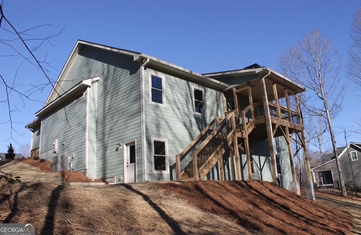 178 Samson Way Cleveland, GA 30528 - Photo 31 of 32 a front view of a house with a balcony