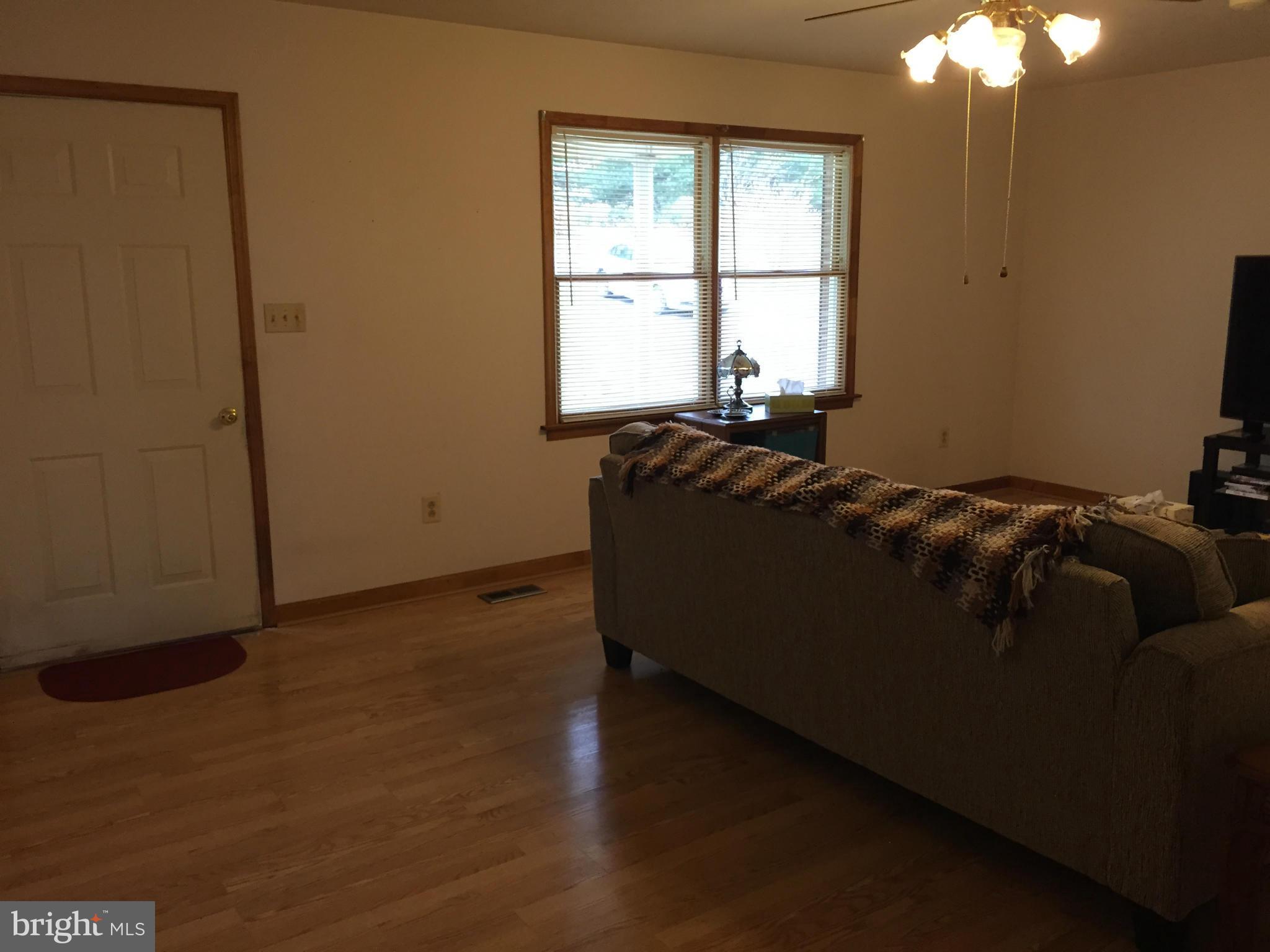 381 Creek Road Front Royal, VA 22630 - Photo 14 of 30 Living Room