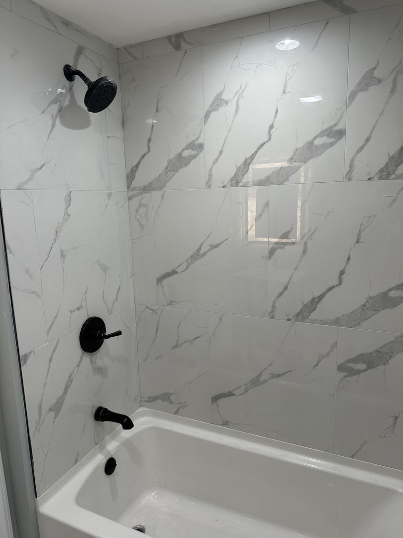11754 South Laflin Street Chicago, IL 60643 - Photo 6 of 18 a bathroom with a bathtub