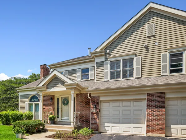 $379,900 | 2543 East Hunter Drive, Arlington Heights, IL 60004