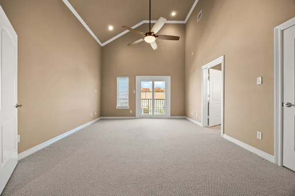 a view of empty room with ceiling fan
