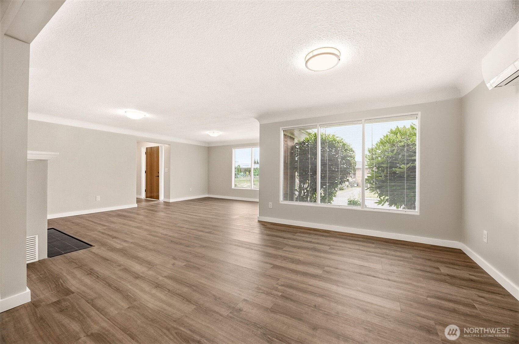 4832 Rucker Avenue Everett, WA 98203 - Photo 6 of 37