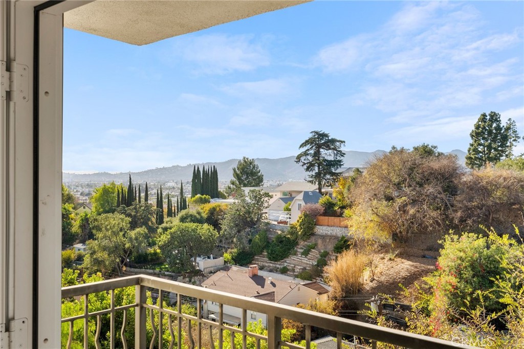 736 Luton Drive Glendale, CA 91206 - Photo 15 of 75