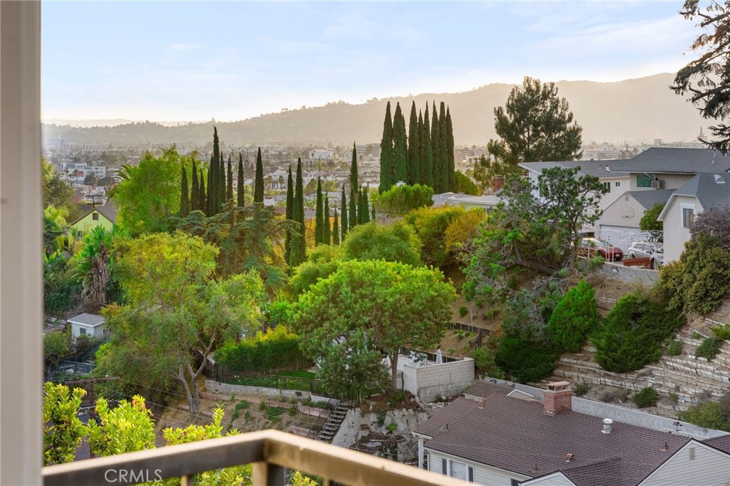 736 Luton Drive Glendale, CA 91206 - Photo 16 of 75