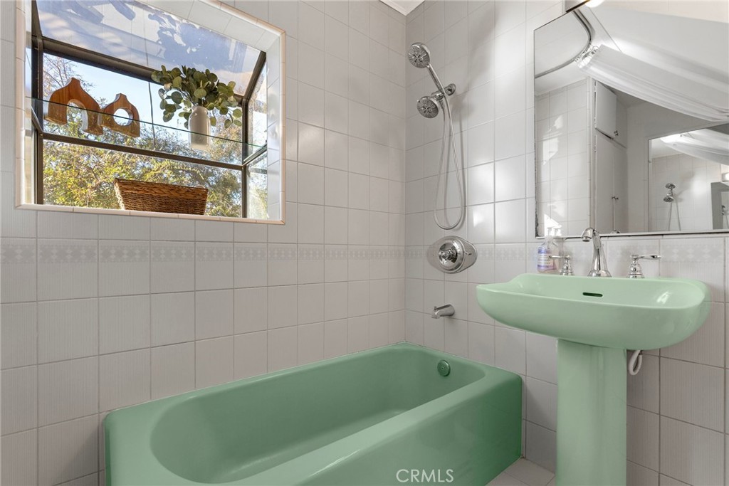 736 Luton Drive Glendale, CA 91206 - Photo 26 of 75