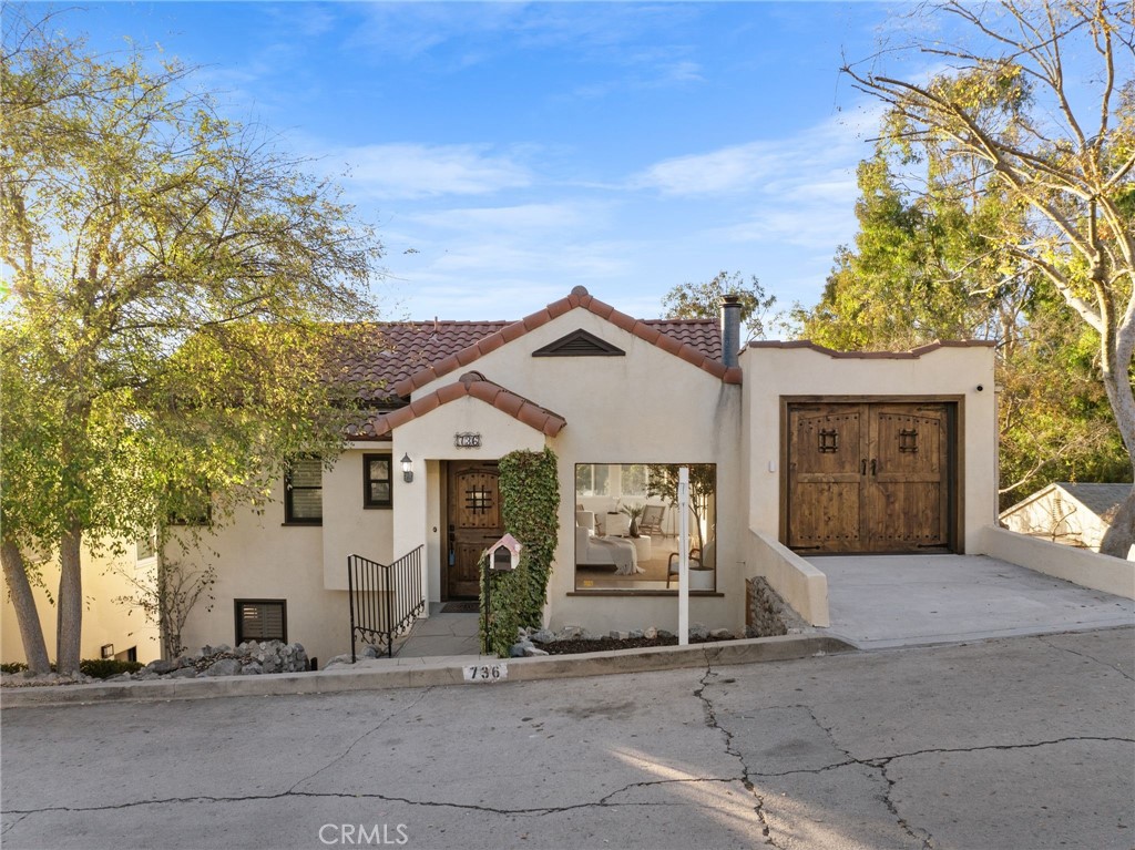 736 Luton Drive Glendale, CA 91206 - Photo 3 of 75