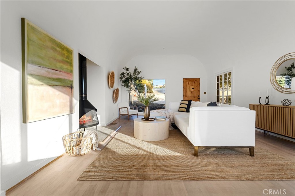 736 Luton Drive Glendale, CA 91206 - Photo 6 of 75