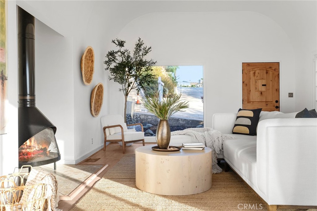 736 Luton Drive Glendale, CA 91206 - Photo 7 of 75