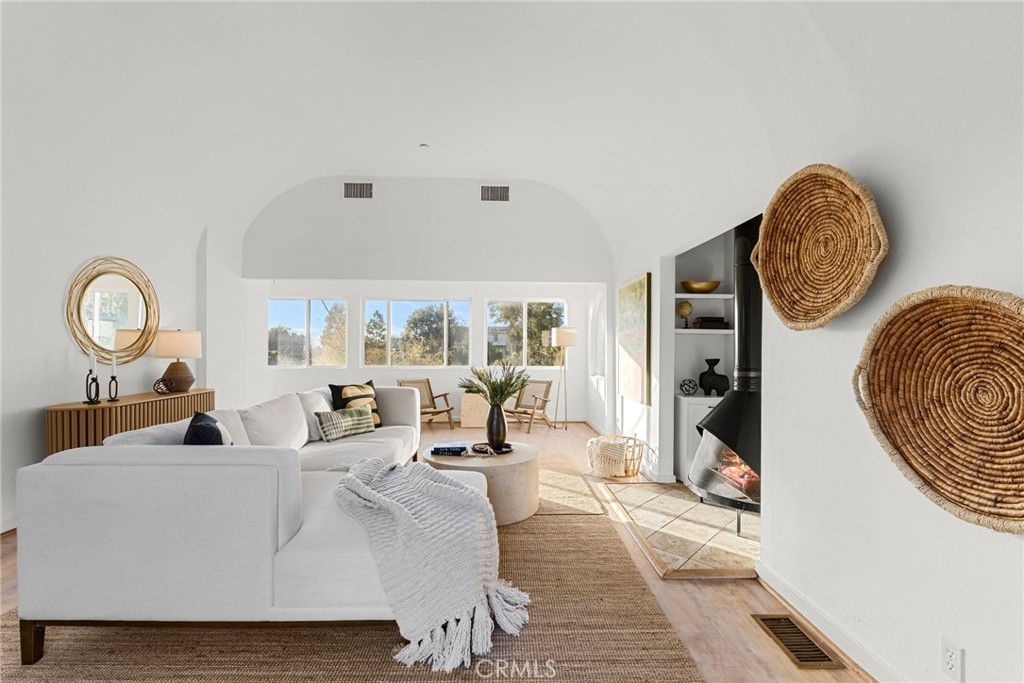 736 Luton Drive Glendale, CA 91206 - Photo 8 of 75