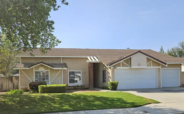 $489,900 | 860 McArthur Avenue, Clovis, CA 93611