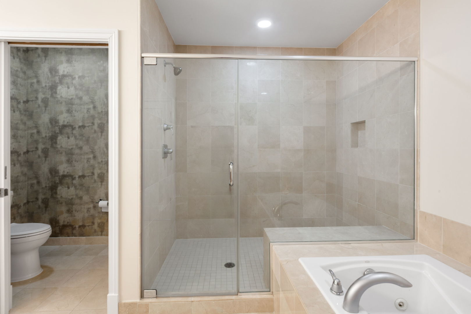 520 South Washington Street, Unit 103 Naperville, IL 60540 - Photo 18 of 39