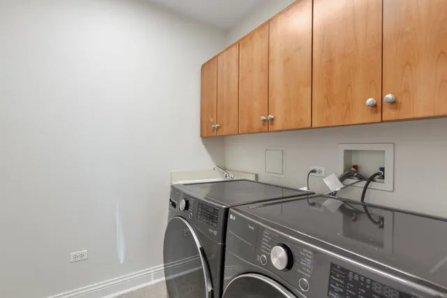 $879,900 | 520 South Washington Street, Unit 103, Naperville, IL 60540