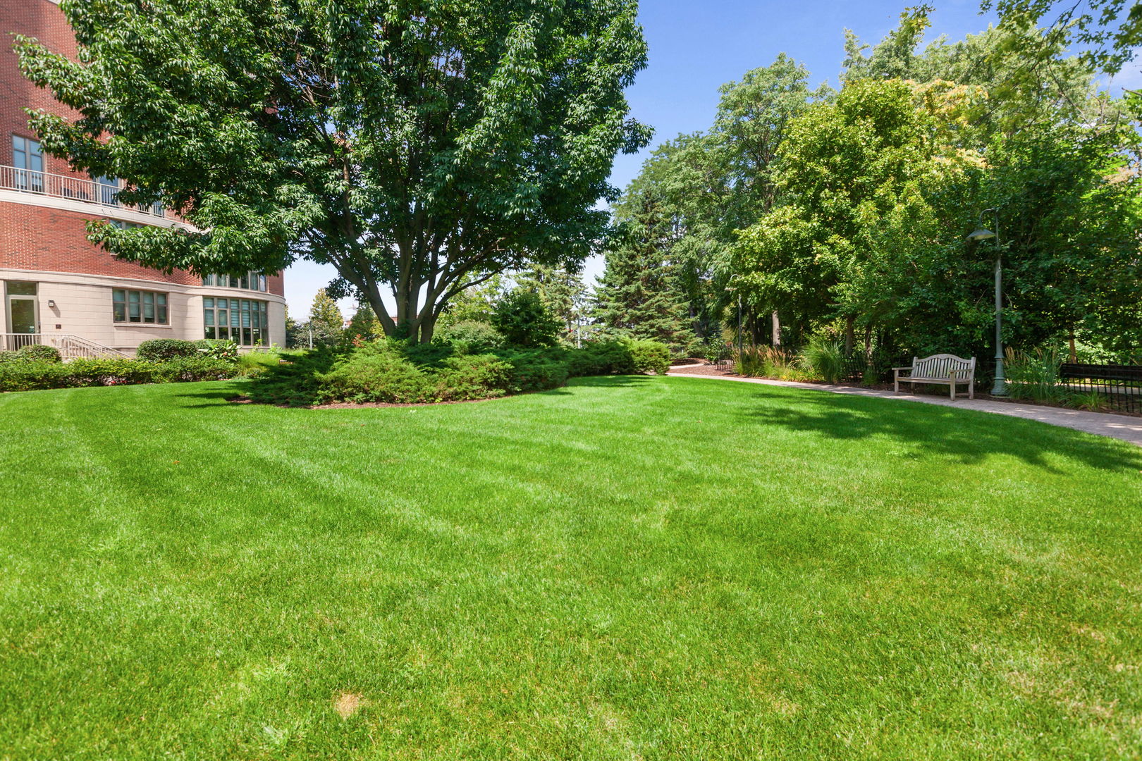 520 South Washington Street, Unit 103 Naperville, IL 60540 - Photo 30 of 39