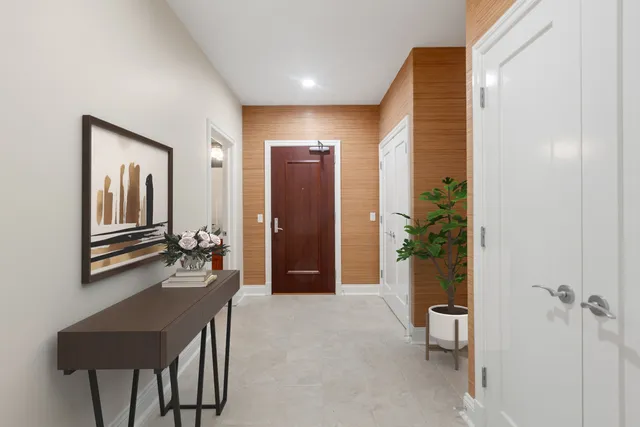 $879,900 | 520 South Washington Street, Unit 103, Naperville, IL 60540