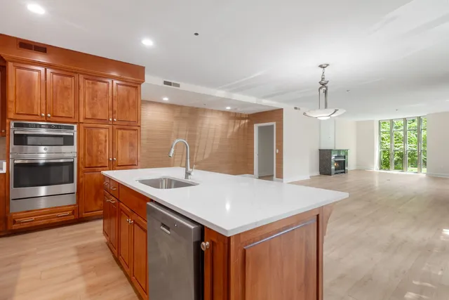 $879,900 | 520 South Washington Street, Unit 103, Naperville, IL 60540